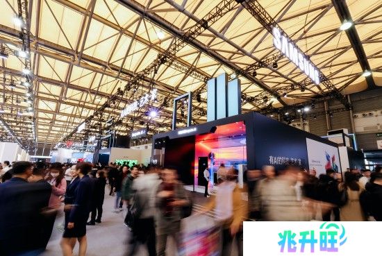 三星显示器AWE 2025科技秀场：定义AI时代电竞显示新标杆