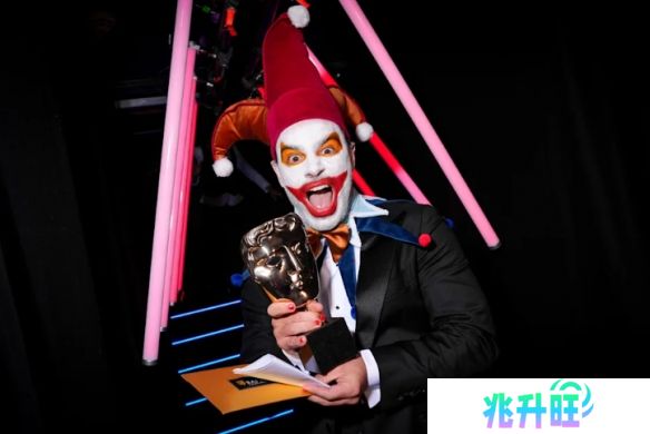 《小丑牌》颁奖竟找「小丑」登台?作者被曝现在超有钱